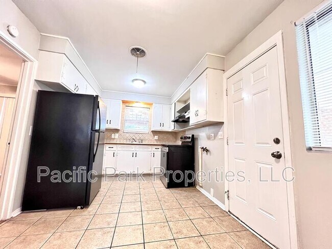 Foto del edificio - 3312 Little John Dr