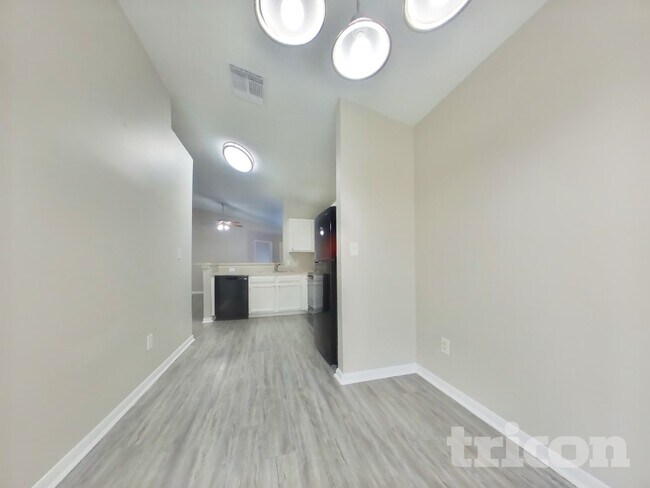 Building Photo - 3114 Kelling St