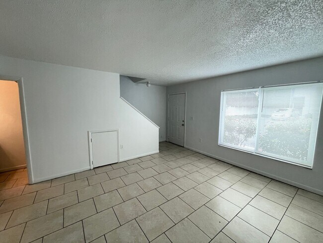 Foto del edificio - 2 Bed, 1.5 Bath Townhouse- The Reserve Floorplan