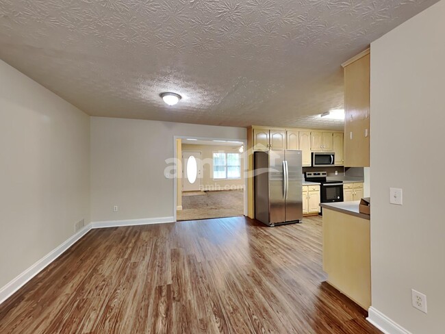 Building Photo - 747 Evergreen Dr