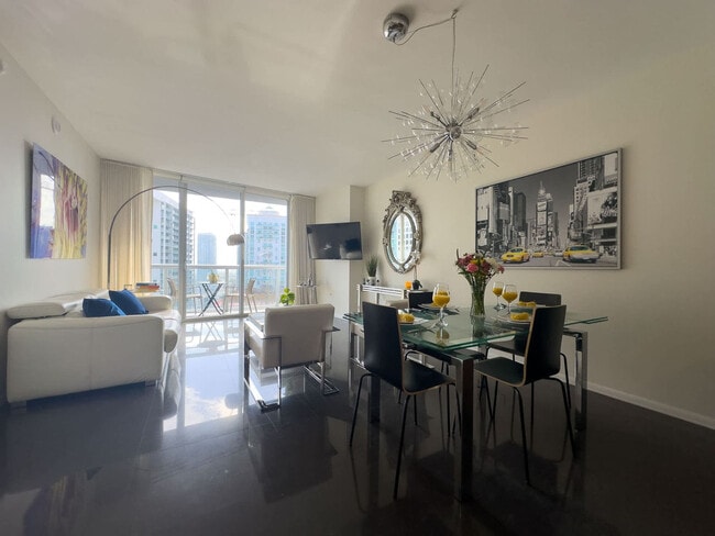 Building Photo - 485 Brickell Ave
