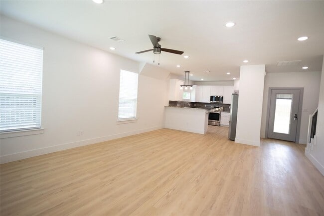 Photo - 3817 Winfield Ave Apartment