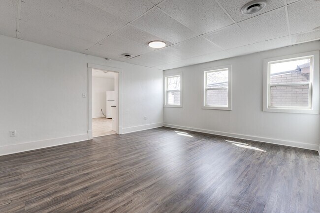 Foto del edificio - 705 Brownsville Rd