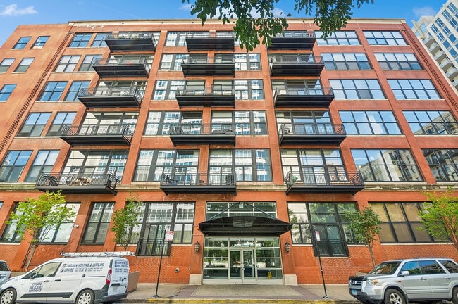 Building Photo - 525 W Superior St