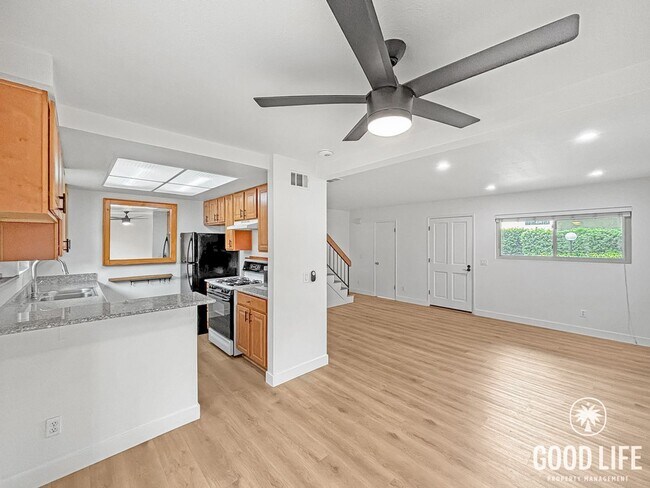 Building Photo - Charming 2BD/1.5BA 2-Story Condo in El Cajon W/ A/C, W/D, Balcony, Community Pool & Spa!