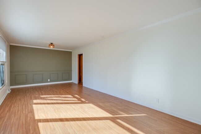 Building Photo - 665 Lemont Drive, Unit 665 Lemont