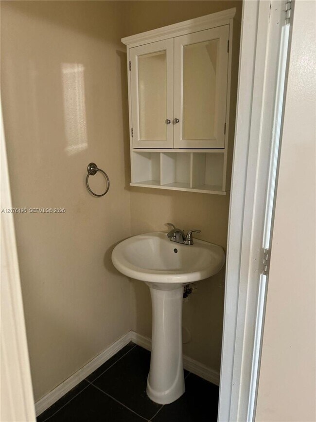 Foto del edificio - 7909 Sanibel Dr