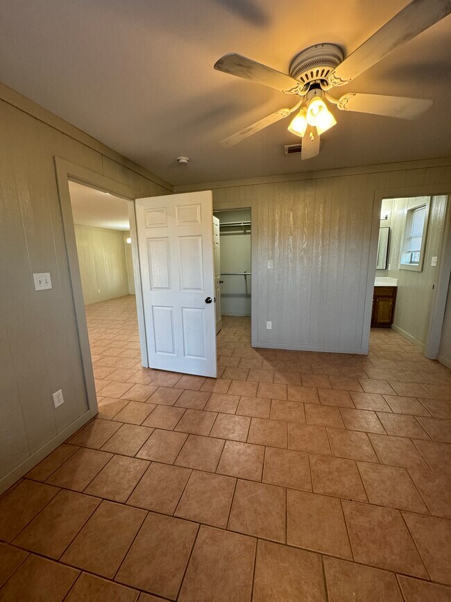 Foto del edificio - 2004 Meadowgreen Dr