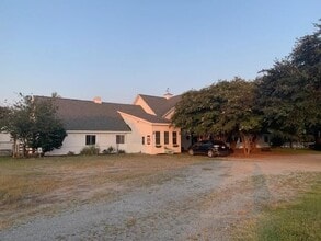Building Photo - 1721 Blue Banks Farm Rd