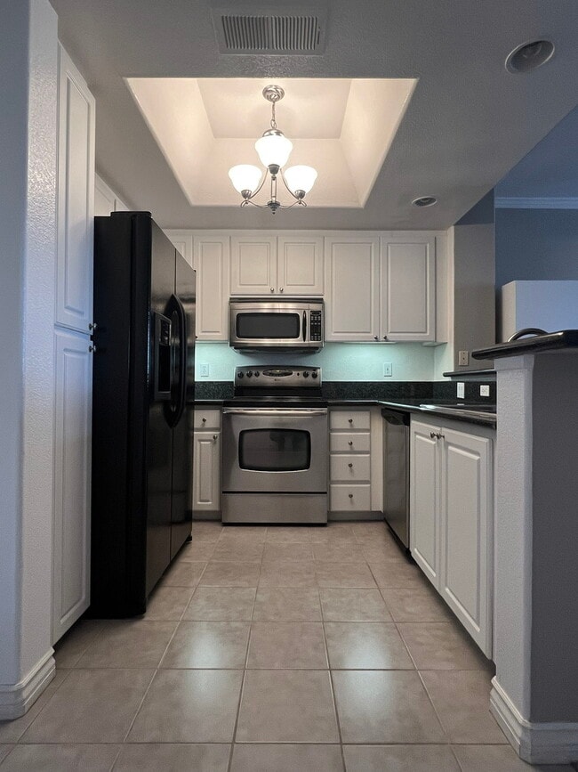Kitchen - 4155 Executive Dr