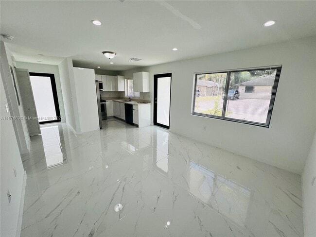 Building Photo - 11945 Southwest 217th Street Apt #11945, G...