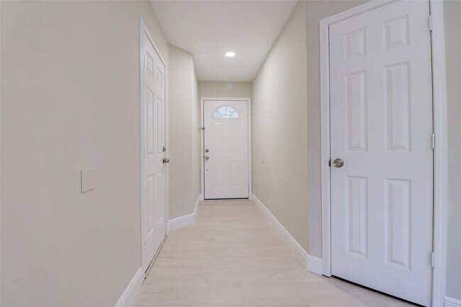 Building Photo - 16222 Summer Dawn Ln