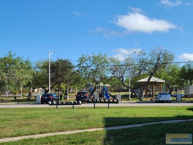 Foto del edificio - 801 Beach Blvd