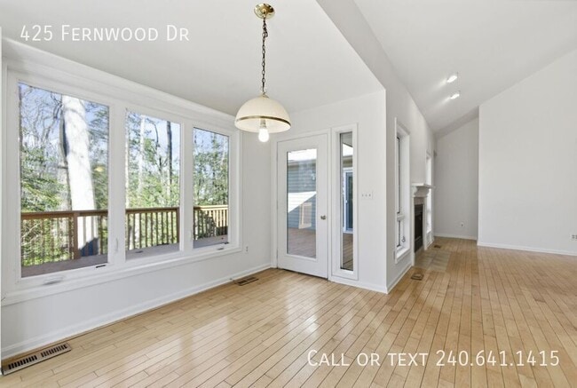 Foto del edificio - 425 Fernwood Dr