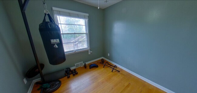 Foto del edificio - 3D Tour Available - Fenced-in Yard + Attac...