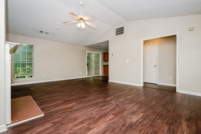 Building Photo - 5008 Kens Ct