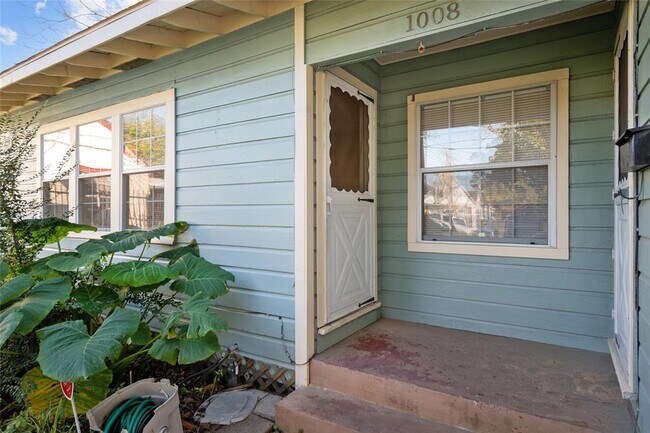 Building Photo - 1008 Gale St