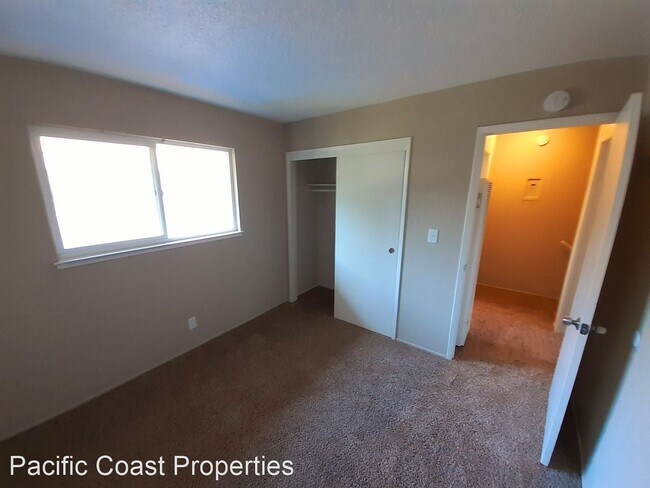 Building Photo - 264-268 Montrose Dr