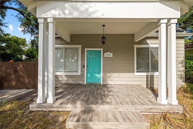 Foto del edificio - 2708 N Mitchell Ave