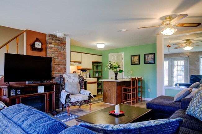 Foto del edificio - 98 Washington Rd