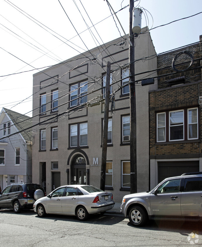 Building Photo - M Apartments