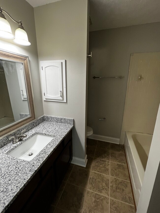 Building Photo - 2572 Exeter Dr