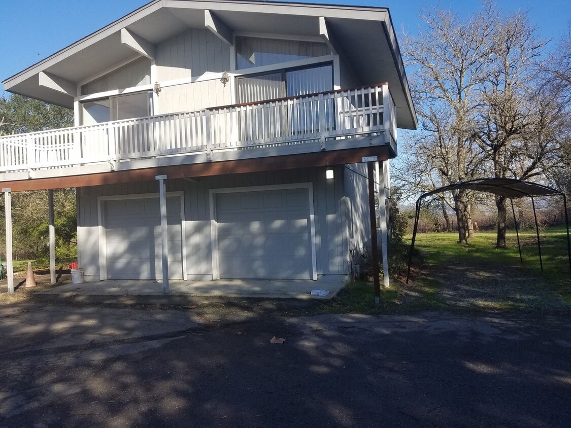 Foto principal - Beautiful Country Setting above garage Stu...