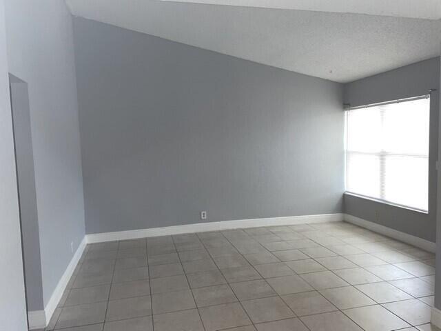 Foto del edificio - 1350 White Pine Dr