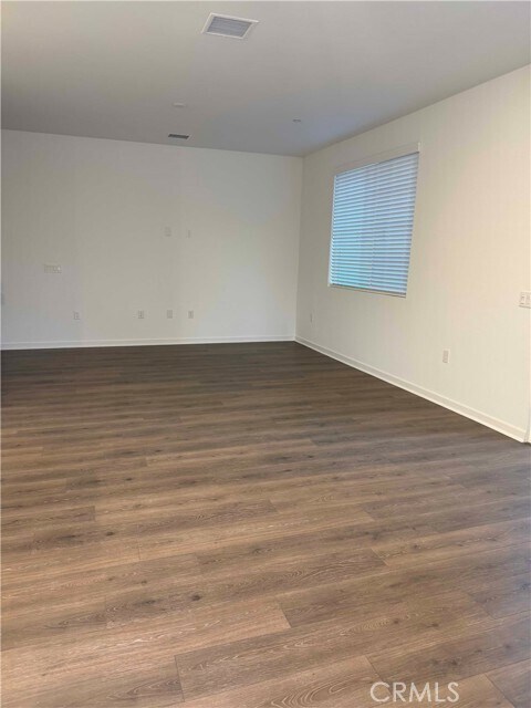 Foto del edificio - 32879 Manhattan Ave