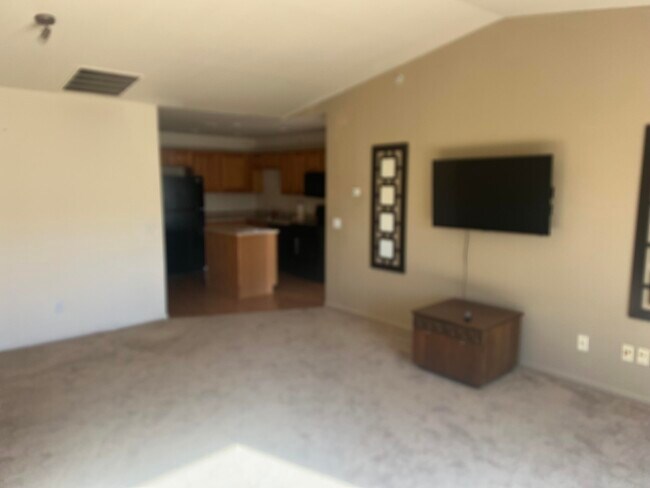 Foto del edificio - 9589 Lakeside Dr