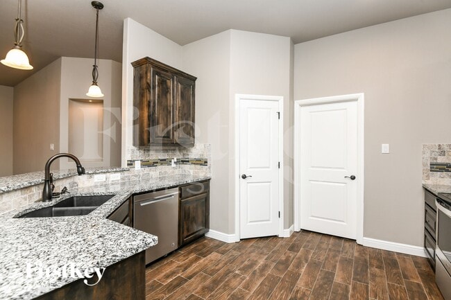 Foto del edificio - 208 McKittrick Ln