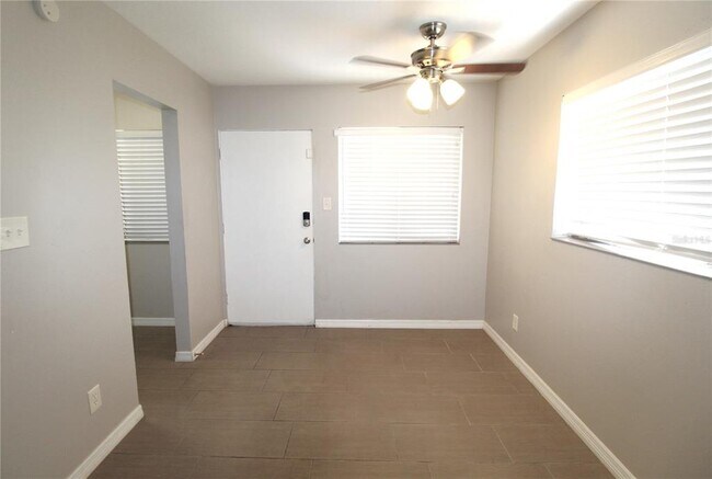 Foto del edificio - 3001 Bee Ridge Rd