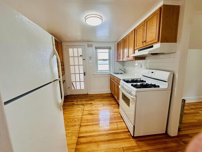 Building Photo - 25 Hillview Ave