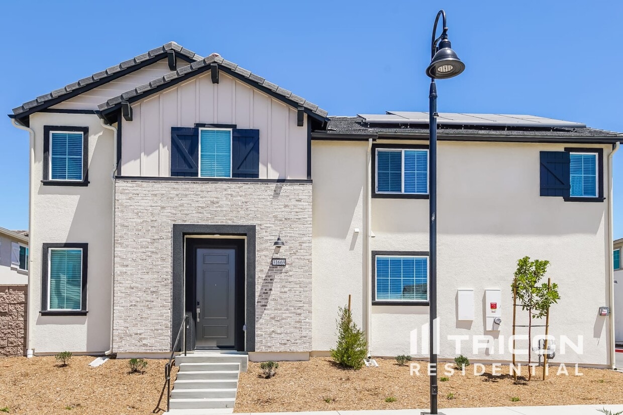 Primary Photo - 31669 Luther Dr