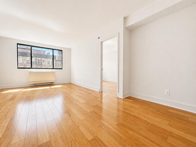 Building Photo - 323 W 96th St