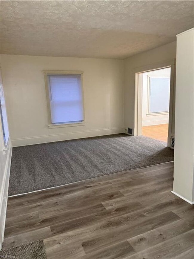 Foto del edificio - Three bedroom one bathroom home for rent