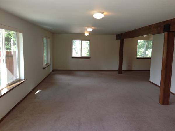 Building Photo - Pre-Leasing Now! 7 Bed 3 Bath with bonus r...