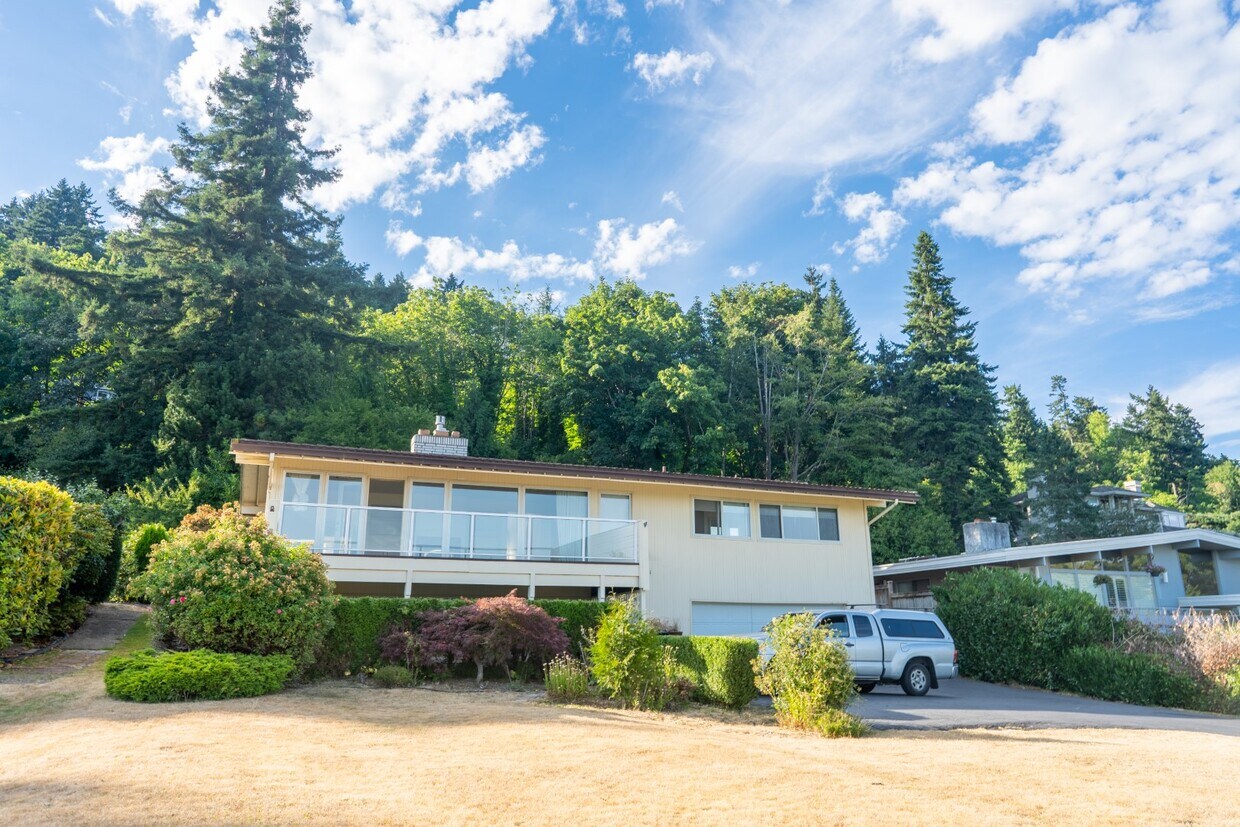 Foto principal - 8211 Avalon Dr