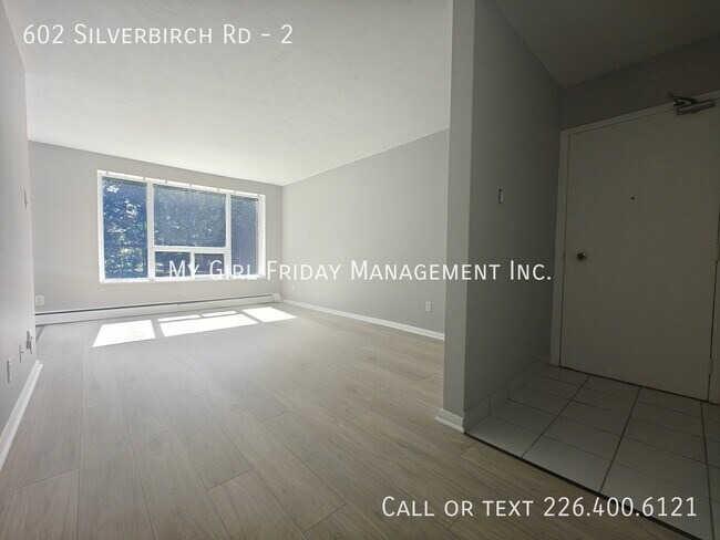 Photo du bâtiment - 602 Silverbirch Rd