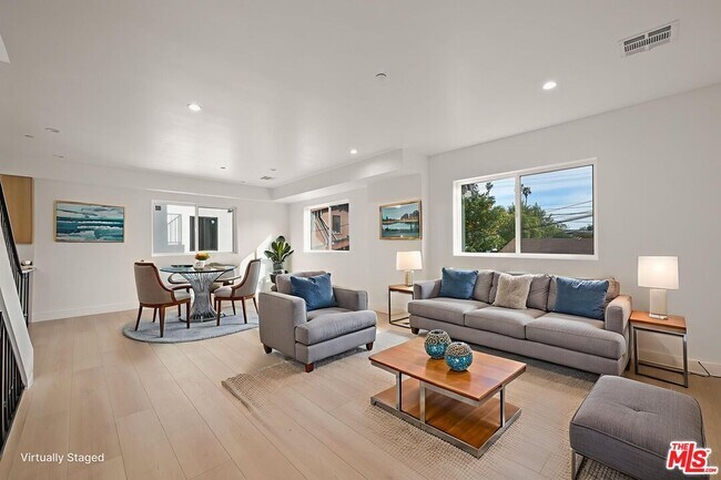 Foto del edificio - 913 N Hobart Blvd