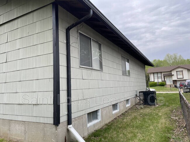 Building Photo - 3232 Malinda Ct