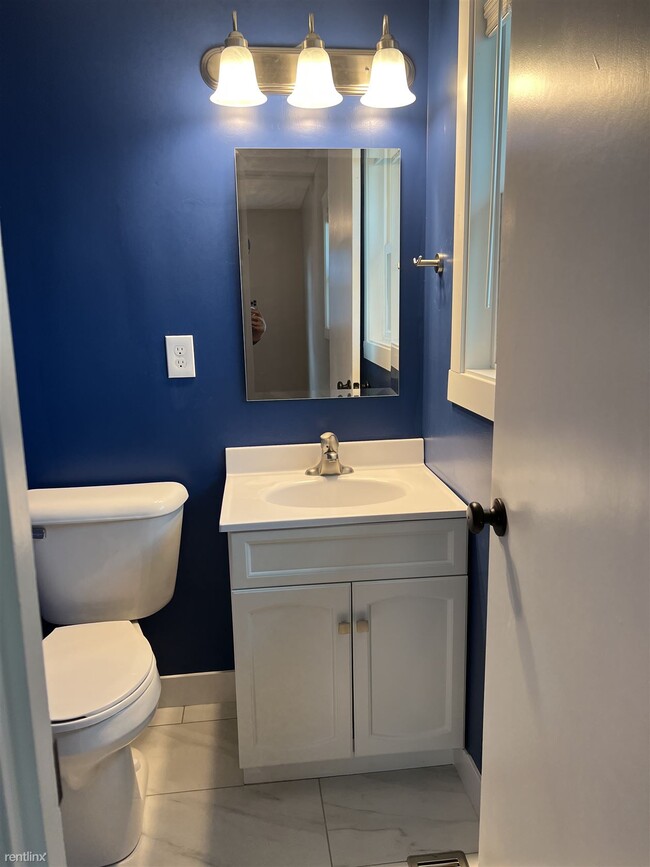 Building Photo - 4 br, 2.5 bath House - 2529 Ridge Court