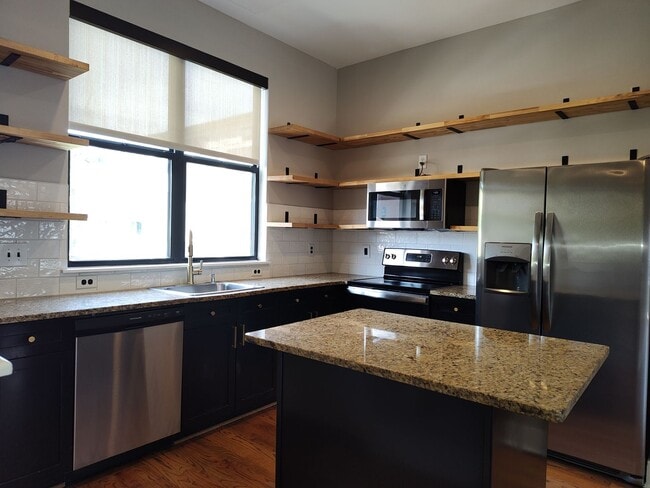 Building Photo - Modern townhome located in the M Complex c...