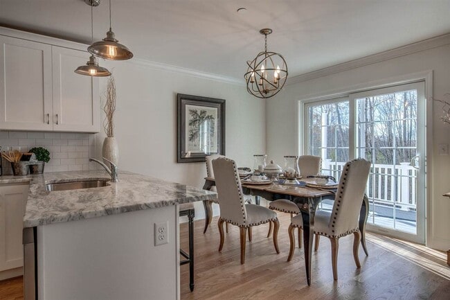 Building Photo - Modern Townhome with Garage, Bonus Room, a...
