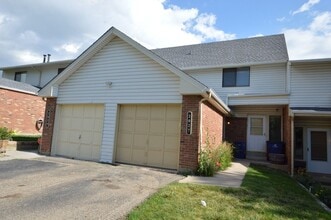 Building Photo - 2027 Gyros Cir