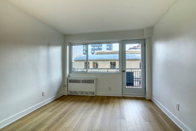 Building Photo - 3460 Rue Durocher