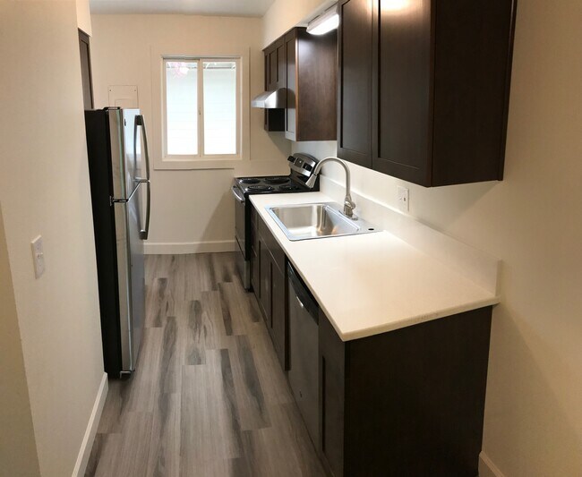Foto del edificio - 6830 N Columbia Way