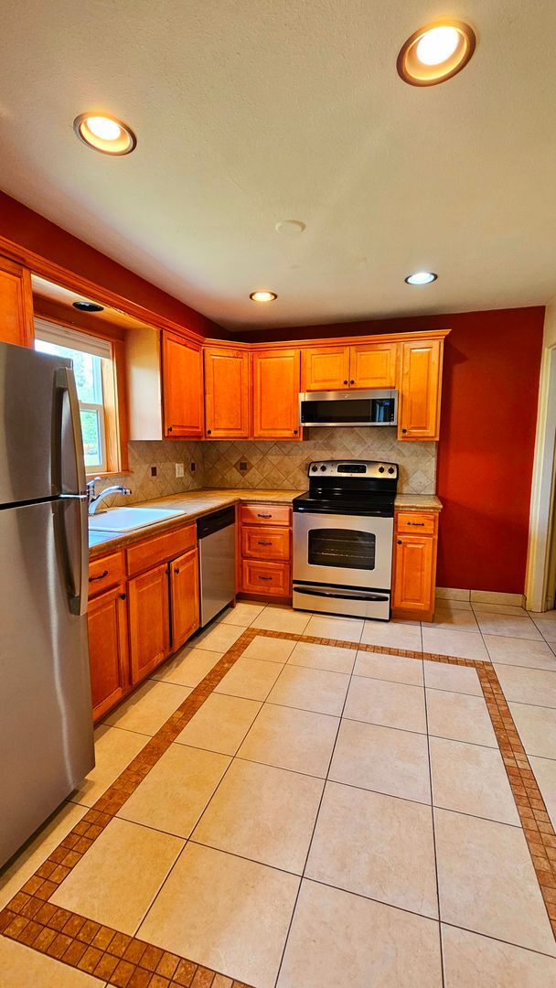 Foto del edificio - 3-bed, 2-bath Downtown CDA Home