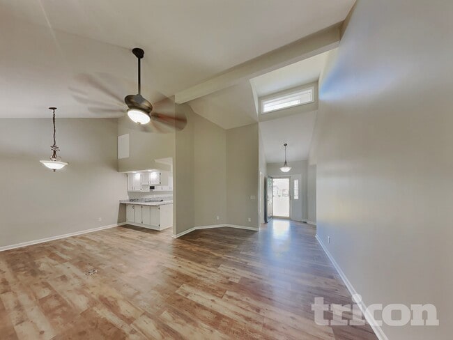 Foto del edificio - 210 Rollingwood Ct