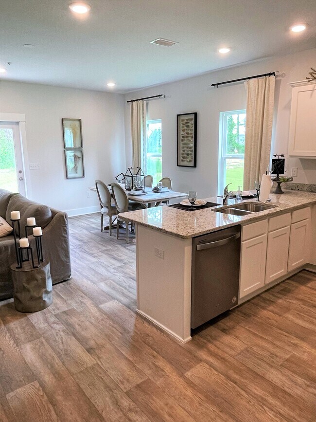 1610 Iroquois Ct, Pensacola, FL 32534 Townhome Rentals in Pensacola